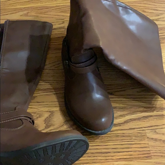 Boots - Picture 3 of 6